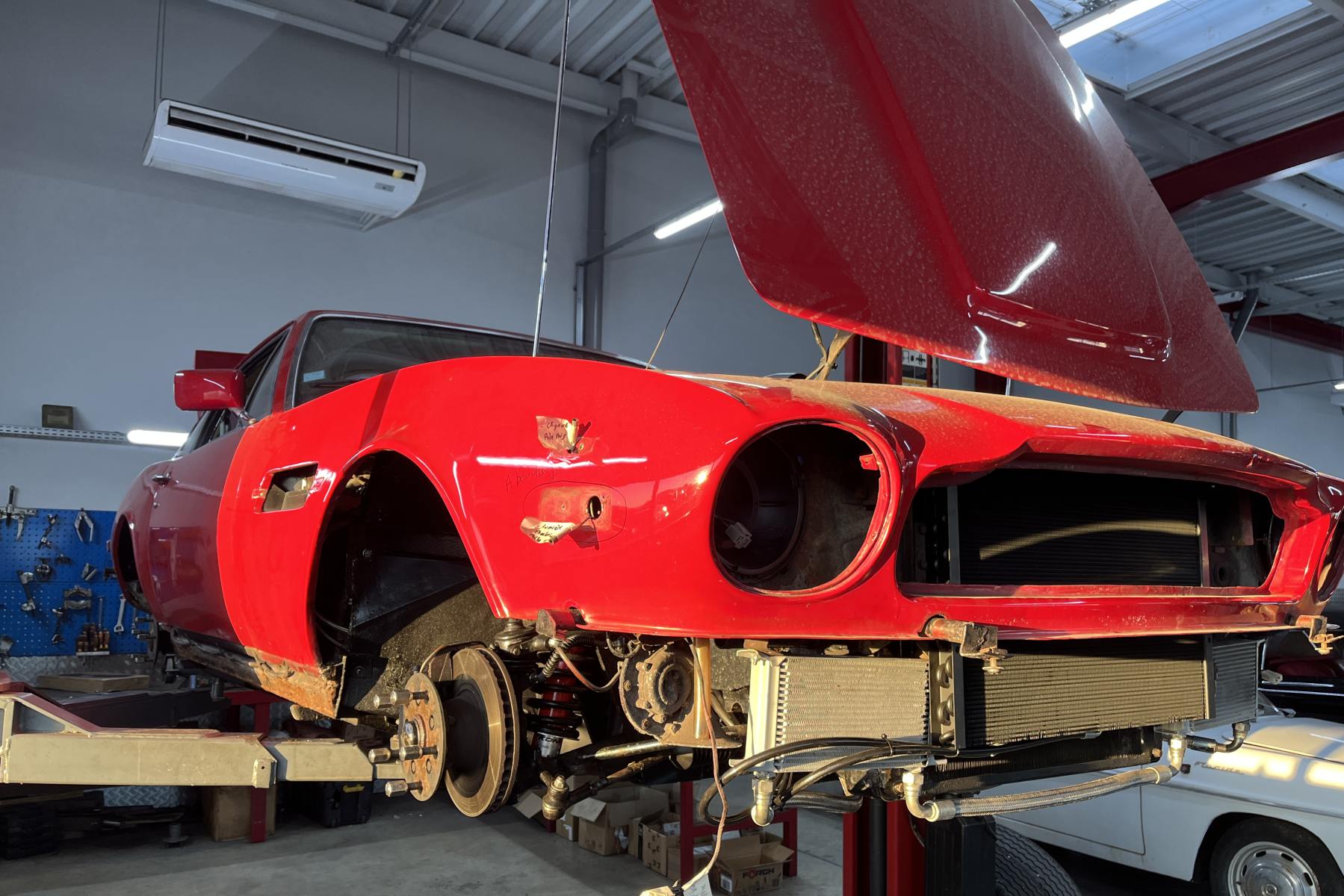 Agrandir = AM V8 Oscar India