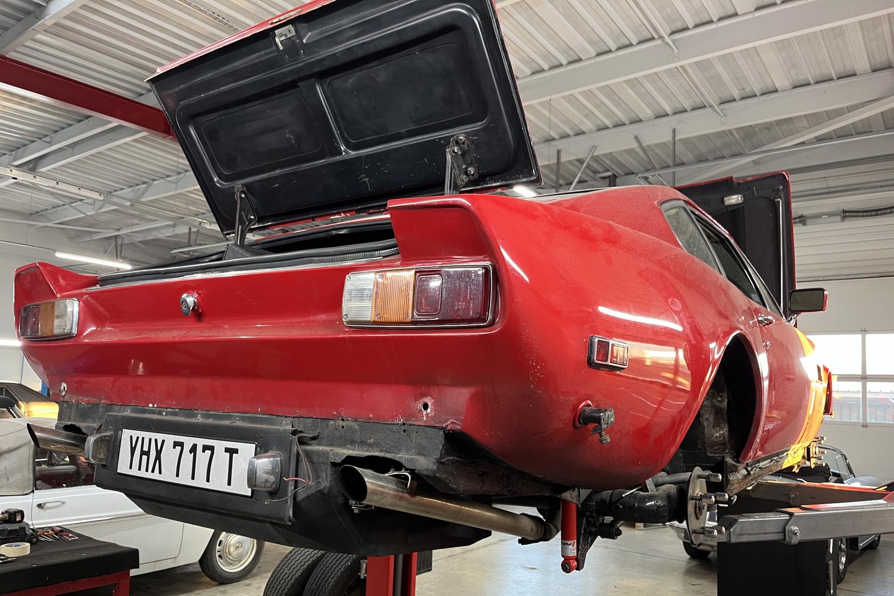 Agrandir = AM V8 Oscar India