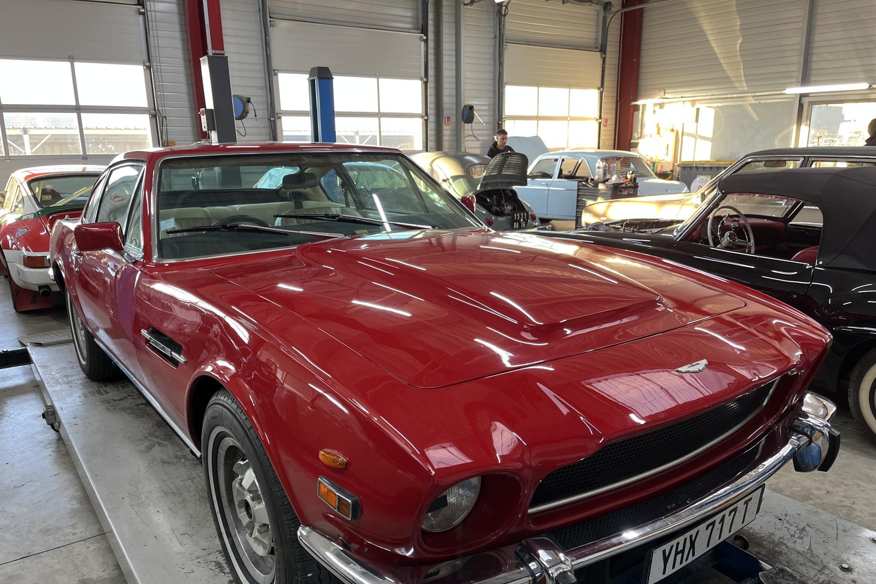 Agrandir = AM V8 Oscar India